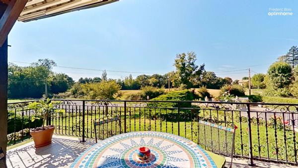 Séjour lumineux, 4 chambres, piscine et jardin arboré : une maison prête à accueillir votre famille