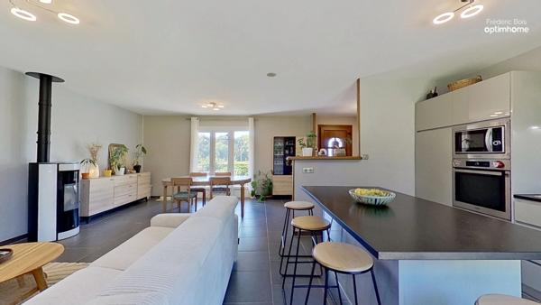 Séjour lumineux, 4 chambres, piscine et jardin arboré : une maison prête à accueillir votre famille