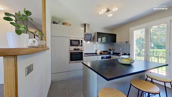 Séjour lumineux, 4 chambres, piscine et jardin arboré : une maison prête à accueillir votre famille