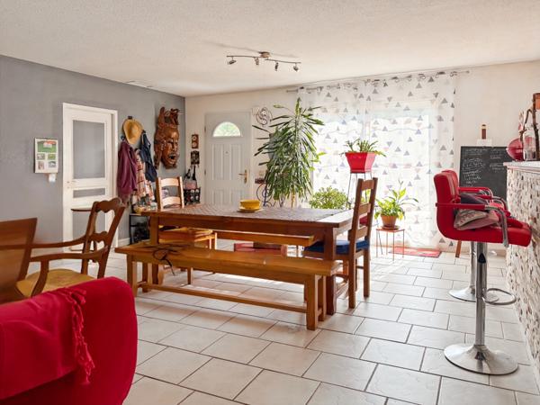 Saint-Privat (07200) Grande Maison Plain-pied avec petit Jardin Arboré…