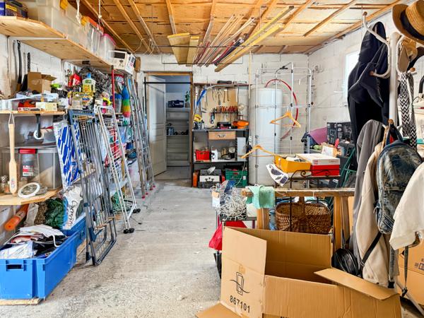 Saint-Privat (07200) Grande Maison Plain-pied avec petit Jardin Arboré…