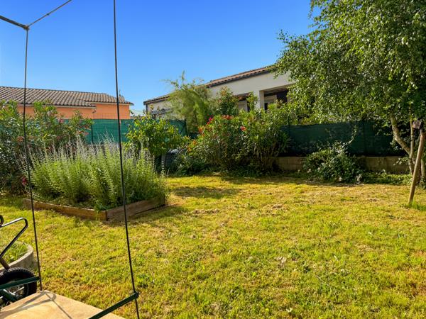 Saint-Privat (07200) Grande Maison Plain-pied avec petit Jardin Arboré…