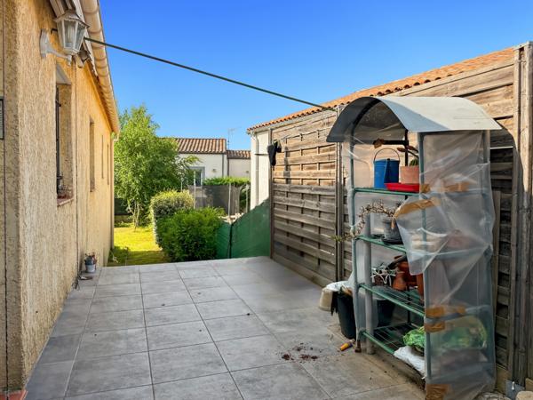 Saint-Privat (07200) Grande Maison Plain-pied avec petit Jardin Arboré…