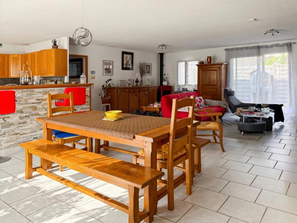 Saint-Privat (07200) Grande Maison Plain-pied avec petit Jardin Arboré…