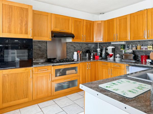 Saint-Privat (07200) Grande Maison Plain-pied avec petit Jardin Arboré…