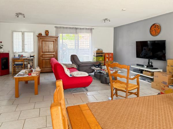 Saint-Privat (07200) Grande Maison Plain-pied avec petit Jardin Arboré…