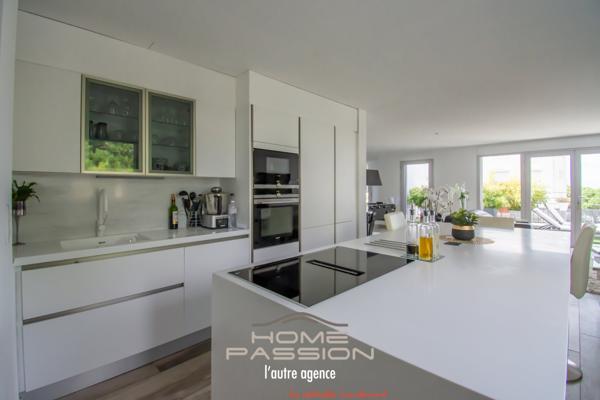 Appartement
                                                                                                                                                                                                                                                                                                                        6 pièce(s)                                                                                                                                                                                                          4 chambre(s)                                                                                                                                                                                                          199  m²