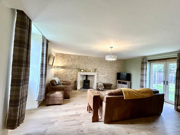 Victorian house with three bedrooms, energy-efficient, with outbuildings to renovate