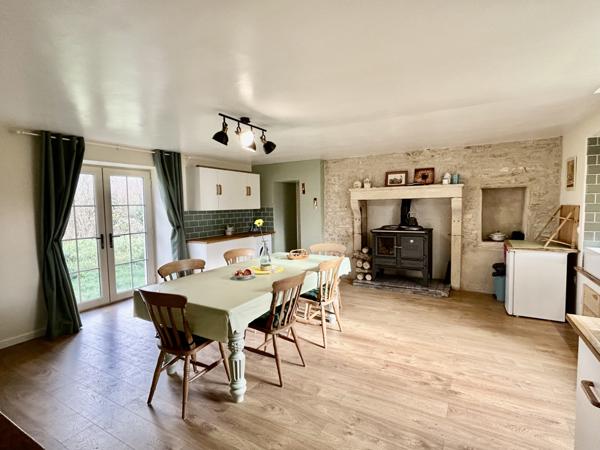 Victorian house with three bedrooms, energy-efficient, with outbuildings to renovate