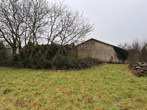 Victorian house with three bedrooms, energy-efficient, with outbuildings to renovate