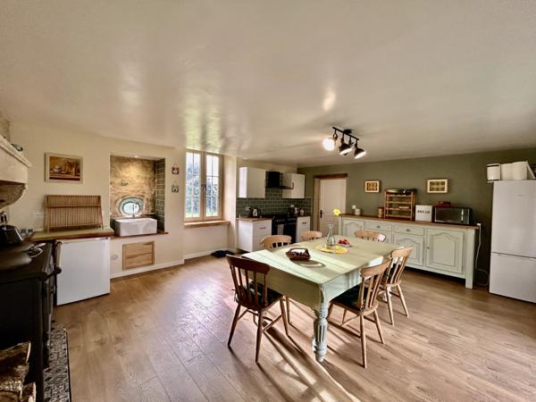 Victorian house with three bedrooms, energy-efficient, with outbuildings to renovate