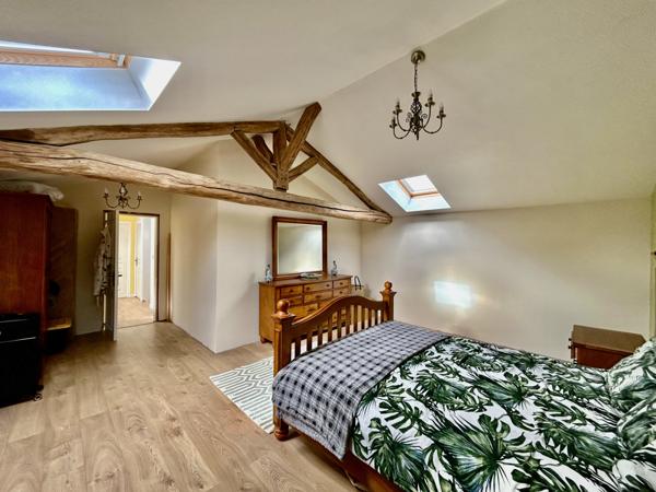 Victorian house with three bedrooms, energy-efficient, with outbuildings to renovate