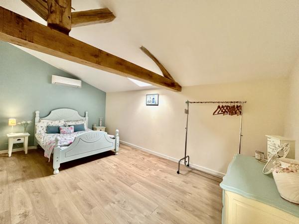 Victorian house with three bedrooms, energy-efficient, with outbuildings to renovate