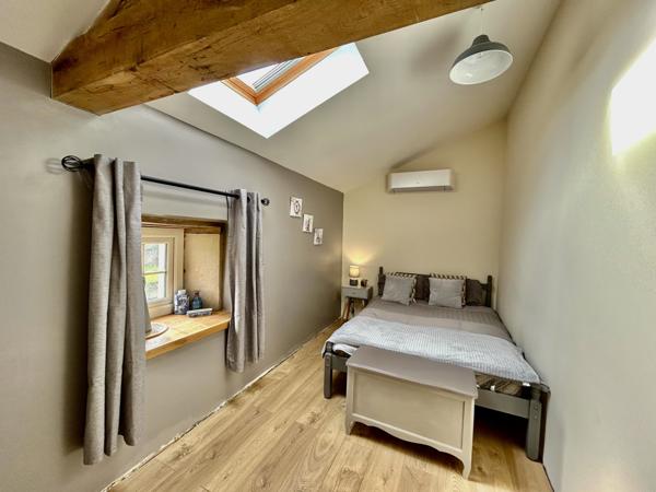 Victorian house with three bedrooms, energy-efficient, with outbuildings to renovate