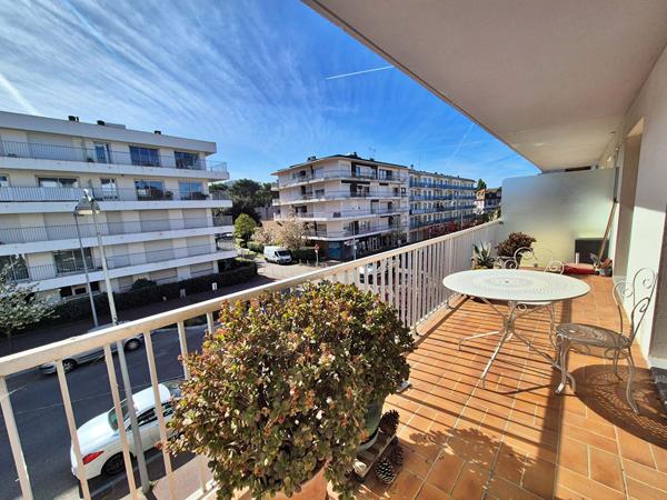 Appartement type 3 avec Ascenseur - Grand Balcon proche MER avec Garage et Cave , La baule
