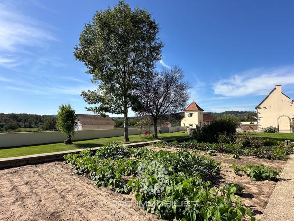 Saint-Marcelin-de-Cray (71460) Maison familiale rénovée avec dépendances et terrain de plus d’1 ha