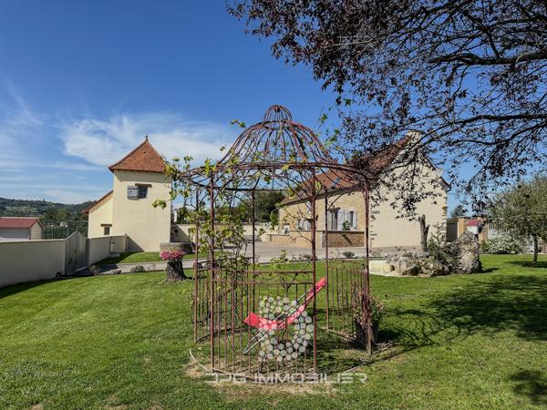 Saint-Marcelin-de-Cray (71460) Maison familiale rénovée avec dépendances et terrain de plus d’1 ha