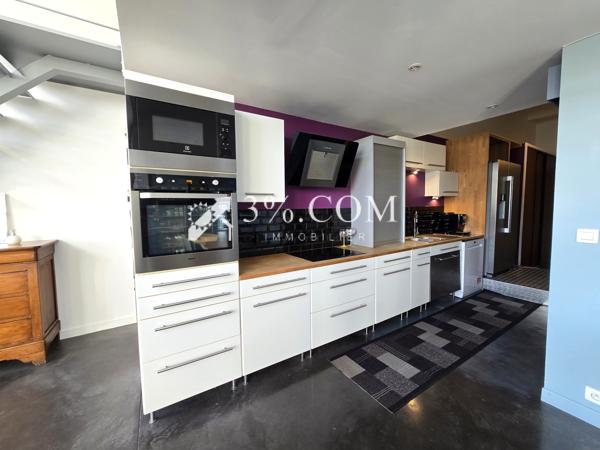 Loft
                                                                                                                                                                                                                                                                                                                        5 pièce(s)                                                                                                                                                                                                          3 chambre(s)                                                                                                                                                                                                          145  m²