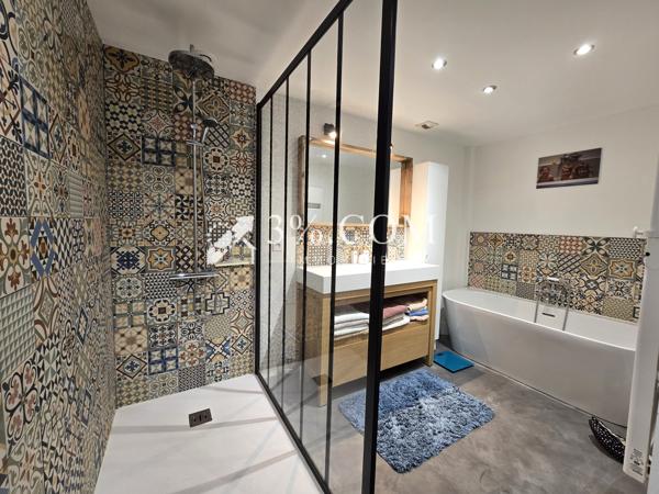 Loft
                                                                                                                                                                                                                                                                                                                        5 pièce(s)                                                                                                                                                                                                          3 chambre(s)                                                                                                                                                                                                          145  m²