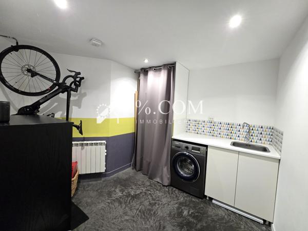 Loft
                                                                                                                                                                                                                                                                                                                        5 pièce(s)                                                                                                                                                                                                          3 chambre(s)                                                                                                                                                                                                          145  m²