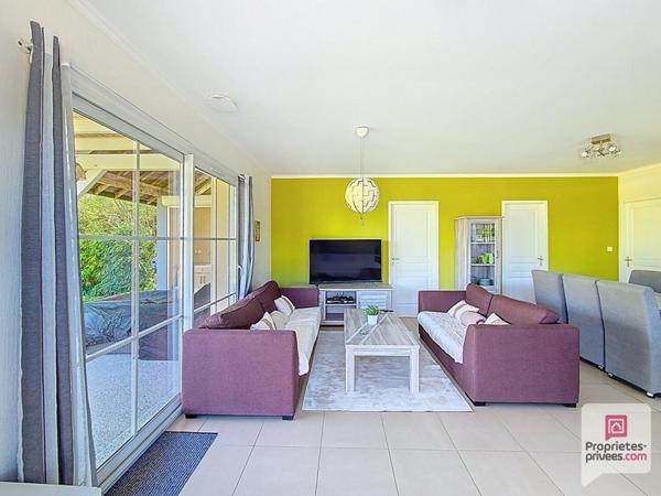 Superbe propriété de plain-pied, piscine et parc de 6 400 m²