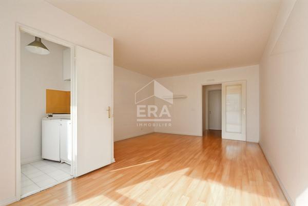 Studio avec balcon, lumineux et sans vis à vis