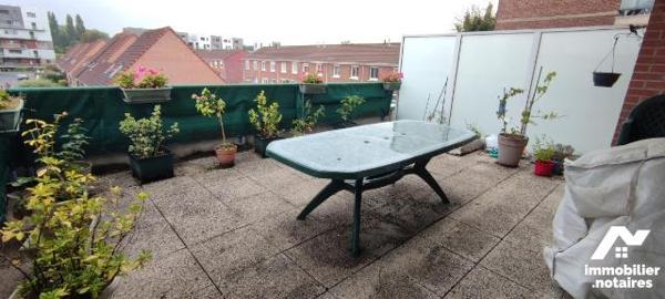 LENS A DEUX PAS DE L'HYPER CENTRE T3 AVEC TERRASSE ET GARAGE