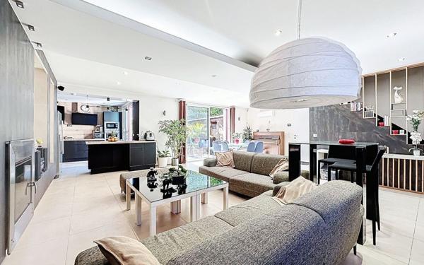Maison à vendre    6 pièces • 161,24 m2 Créteil
