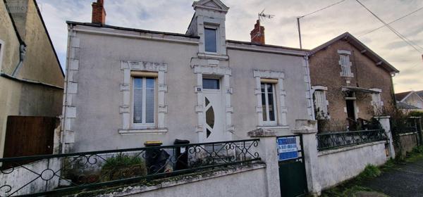Maison de ville à vendre à Thouars dans les Deux-Sèvres (79100), ref : 79079-44
