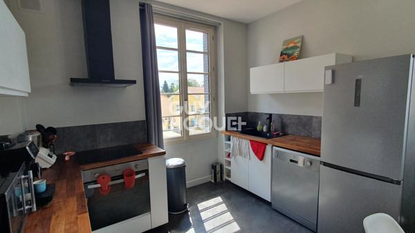 Oullins : Appartement T2 rénové à 10 mn du métro