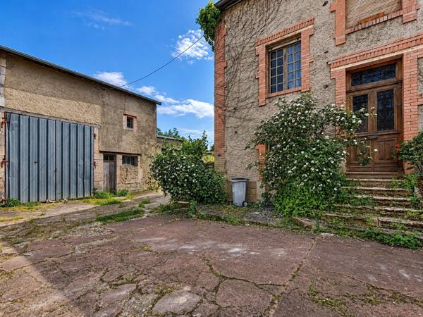 MAISON DE VILLAGE - A RÉNOVER - NOMBREUSES DEPENDANCES Han-sur-meuse MAISON DE VILLAGE - A RÉNOVER - NOMBREUSES DEPENDANCES Han-sur-meuse