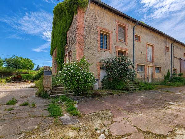 MAISON DE VILLAGE - A RÉNOVER - NOMBREUSES DEPENDANCES Han-sur-meuse MAISON DE VILLAGE - A RÉNOVER - NOMBREUSES DEPENDANCES Han-sur-meuse