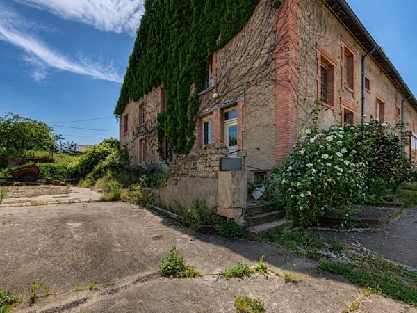 MAISON DE VILLAGE - A RÉNOVER - NOMBREUSES DEPENDANCES Han-sur-meuse MAISON DE VILLAGE - A RÉNOVER - NOMBREUSES DEPENDANCES Han-sur-meuse