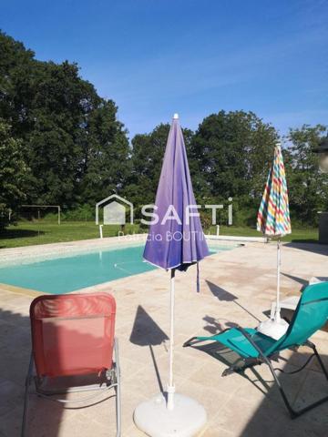 MAISON EN PIERRE 5 CHAMBRES + STUDIO ATTENANT ET PISCINE AVEC JARDIN A LEZAY