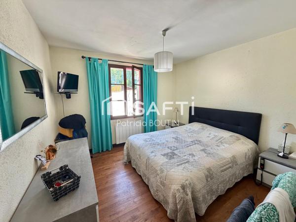 MAISON EN PIERRE 5 CHAMBRES + STUDIO ATTENANT ET PISCINE AVEC JARDIN A LEZAY
