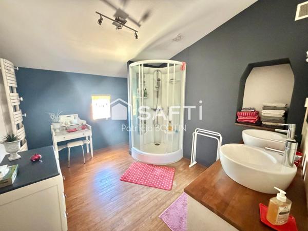 MAISON EN PIERRE 5 CHAMBRES + STUDIO ATTENANT ET PISCINE AVEC JARDIN A LEZAY