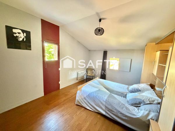 MAISON EN PIERRE 5 CHAMBRES + STUDIO ATTENANT ET PISCINE AVEC JARDIN A LEZAY