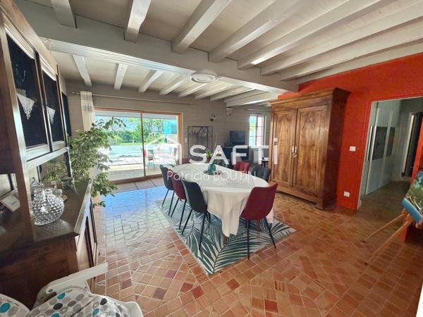 MAISON EN PIERRE 5 CHAMBRES + STUDIO ATTENANT ET PISCINE AVEC JARDIN A LEZAY
