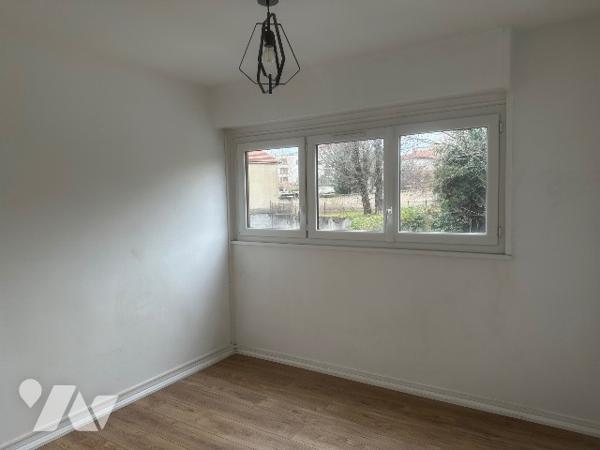 T3 refait à neuf situé au premier étage