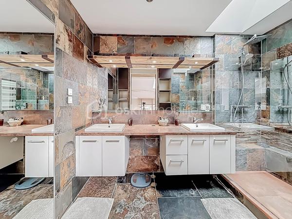 Maison en pierre de 260 m²