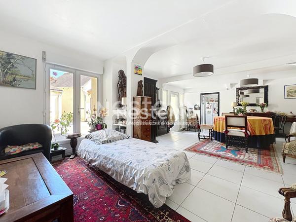 A vendre Dreux Maison individuelle avec charme, 6 pièces 4 chambres, dépendance, jardin, parking, au calme proche commerces écoles