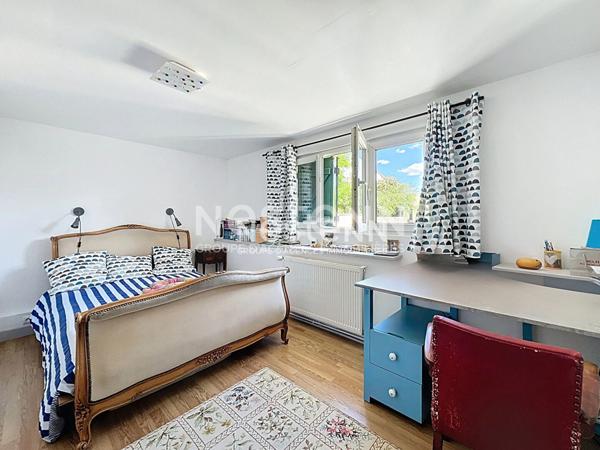 A vendre Dreux Maison individuelle avec charme, 6 pièces 4 chambres, dépendance, jardin, parking, au calme proche commerces écoles