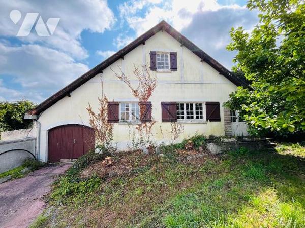 A vendre, dans le centre de Cerisy-la-Forêt, à proximité des commerces, écoles et à seulement q...