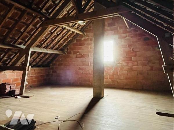 A vendre, dans le centre de Cerisy-la-Forêt, à proximité des commerces, écoles et à seulement q...