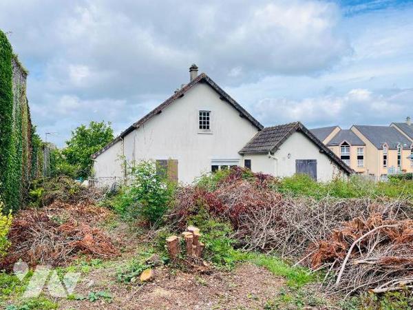 A vendre, dans le centre de Cerisy-la-Forêt, à proximité des commerces, écoles et à seulement q...
