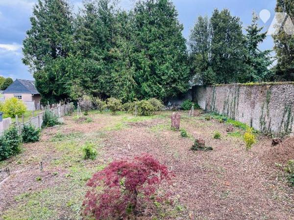 A vendre, dans le centre de Cerisy-la-Forêt, à proximité des commerces, écoles et à seulement q...