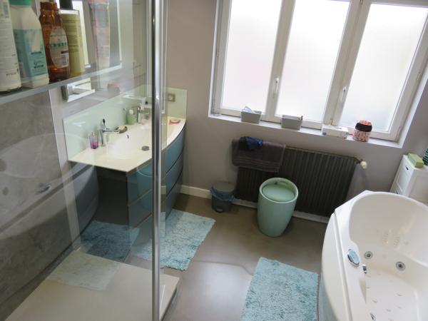 Maison avec beau volume de 142.02 m² et studio
