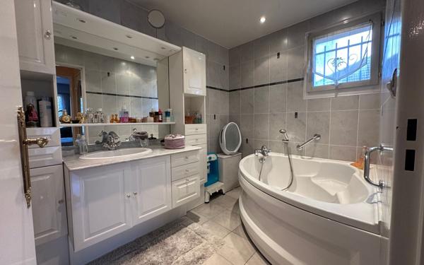 Appartement à vendre    3 pièces • 82,29 m2 La Varenne - Saint-Maur-des-Fossés