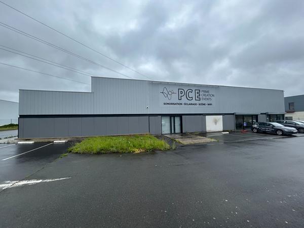 A LOUER - LAVAL - AXE PASSANT - LOCAL COMMERCIAL , Laval A LOUER - LAVAL - AXE PASSANT - LOCAL COMMERCIAL , Laval