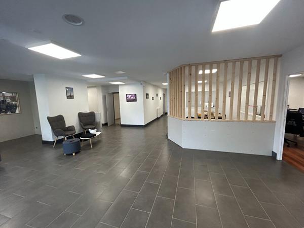 A LOUER - LAVAL - AXE PASSANT - LOCAL COMMERCIAL , Laval A LOUER - LAVAL - AXE PASSANT - LOCAL COMMERCIAL , Laval
